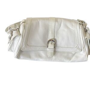 Max, New York, classy white shoulder bag.
